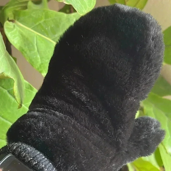 Lauren Conrad Black Fluffy Faux-Fur Vegan Mittens - Picture 1 of 9